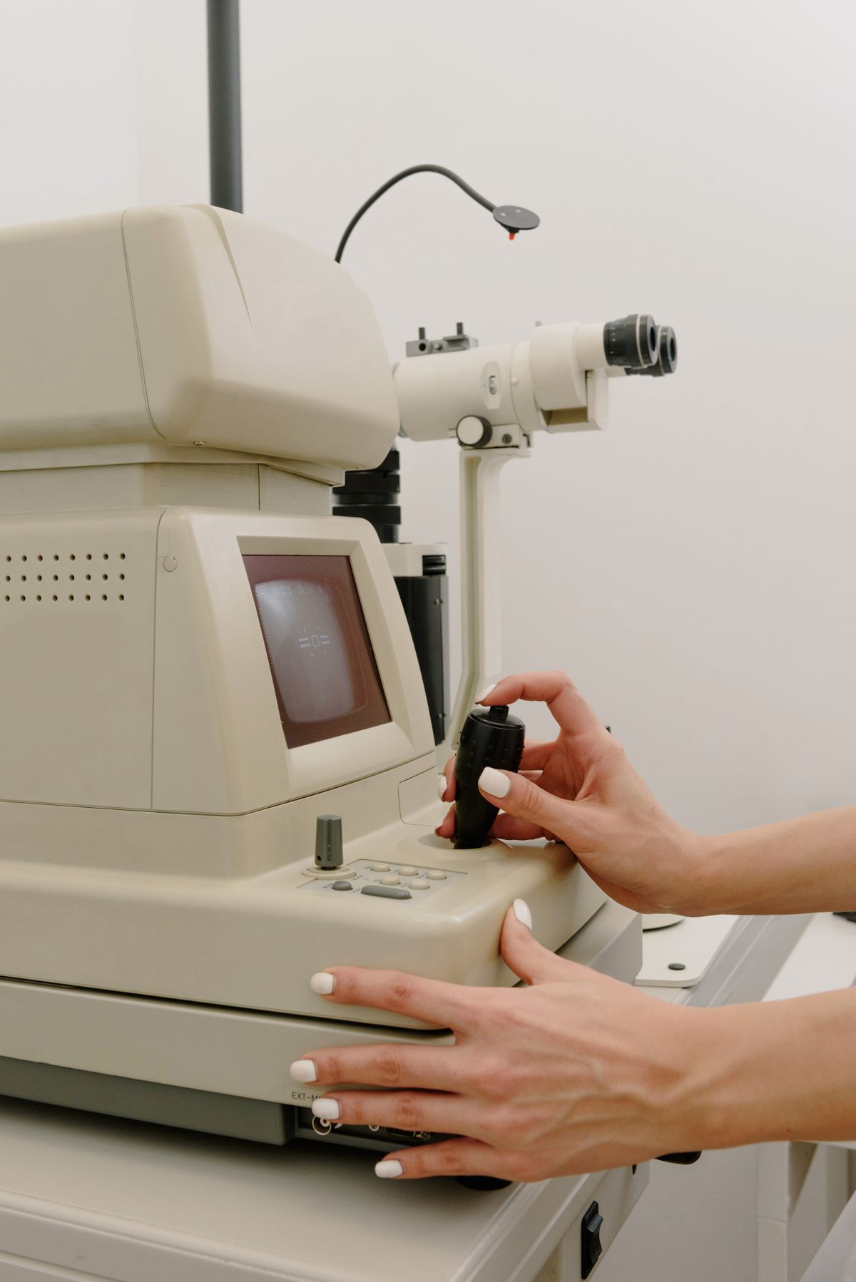 Equipamento para avaliação das estruturas oculares
